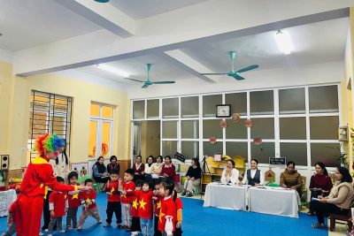 Ảnh tiết dạy sinh hoạt nghiên cứu theo bài học cô giáo: Nguyễn Thị Ngọc – tiết dạy: nhận biết, phân biệt hình tròn, hình vuông