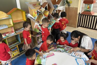 Video Các con nhóm trẻ lớp A2 đã tham gia ngày hội đọc sách với những hoạt động rất đơn giản nhưng vui vẻ