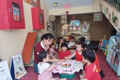 Hưởng ứng ngày sách và văn hóa đọc Việt Nam, cô trò lớp C2  rèn thói quen làm quen với sách truyện