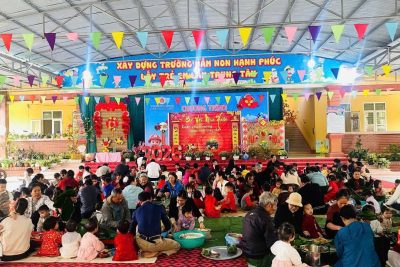 Trường Mầm non Nhân Nghĩa tổ chức chương trình “Xuân yêu thương – Góp tình trao Tết” với hoạt động trải nghiệm gói bánh chưng