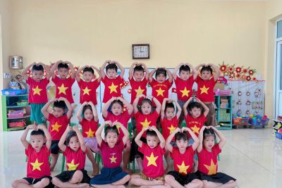 Hòa chung không khí hào hùng của cả dân tộc hướng về Ngày Giải phóng miền Nam, thống nhất đất nước (30/04), cô và trò trường Mầm non Nhân Nghĩa đã cùng nhau tạo nên một tuần lễ hoạt động trải nghiệm đầy ý nghĩa